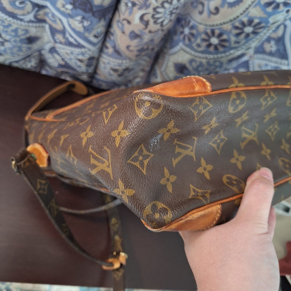 Louis Vuitton Danube with Monogram Strap - Picture 13 of 15